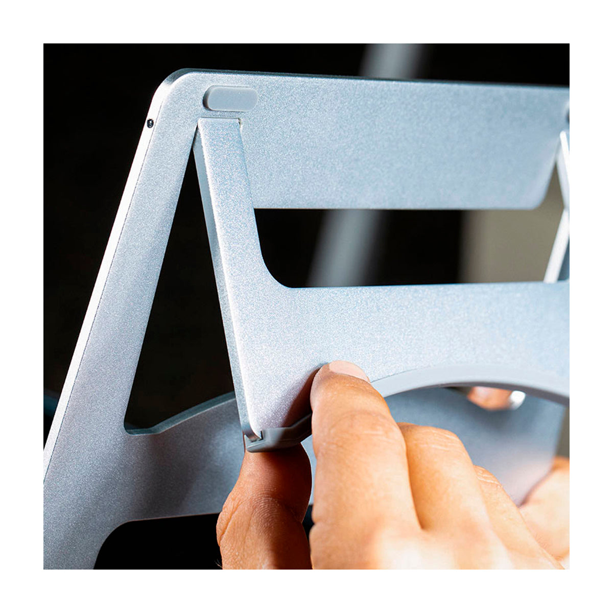Klip Xtreme Soporte para Laptops Podium | Plegable | Aluminio| Hasta 15.6"