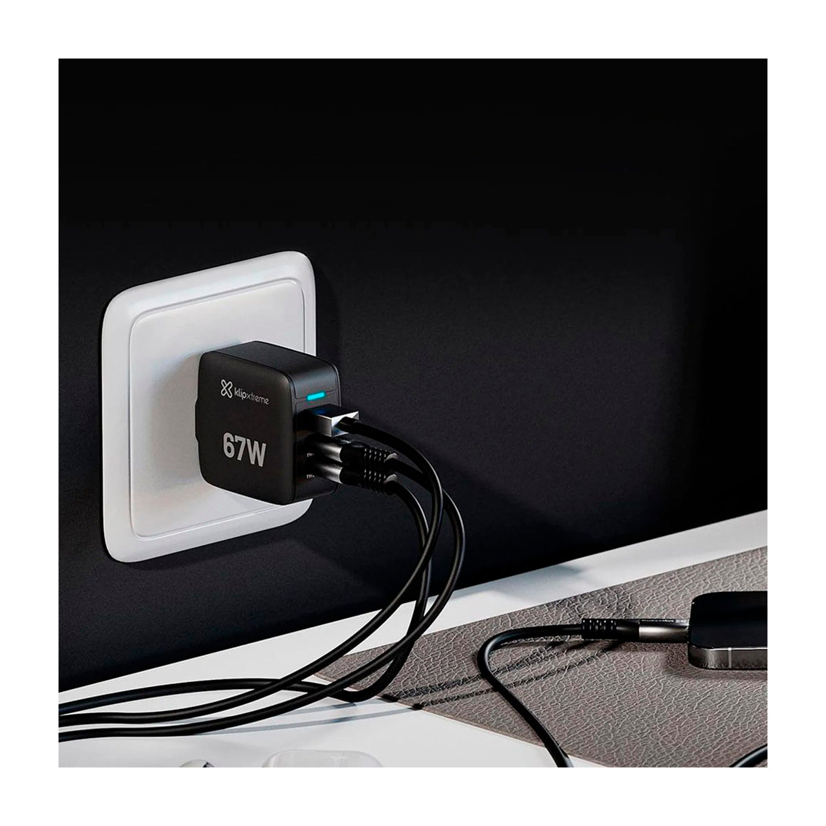 Klip Xtreme Adaptador de Corriente de Pared | 3 puertos | Tecnología GaN | Indicador LED | Negro