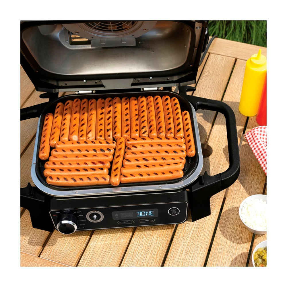 Ninja Woodfire Parrilla Eléctrica 7-en-1 para Exteriores | Woodfire Technology | Master Grill | Ahumador BBQ | Freidora de Aire | Resistente al Clima | Hornear y Asar | 1760W | Gris Negro
