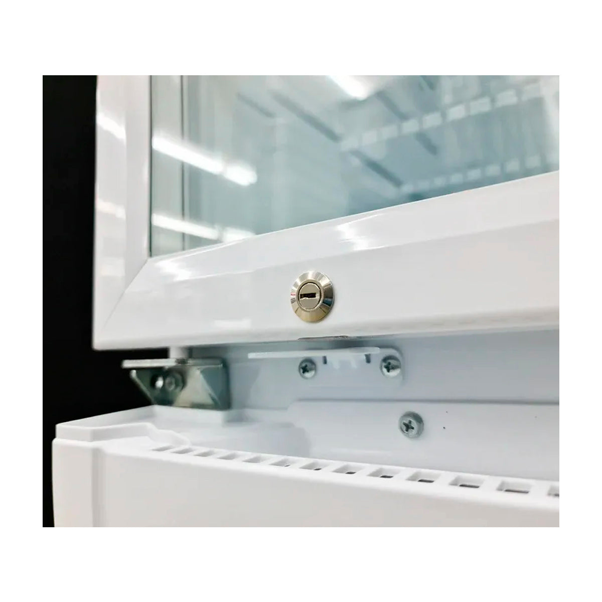 Mabe Vitrina Comercial de 1 Puerta | Seguridad con Llave | 4.73p3