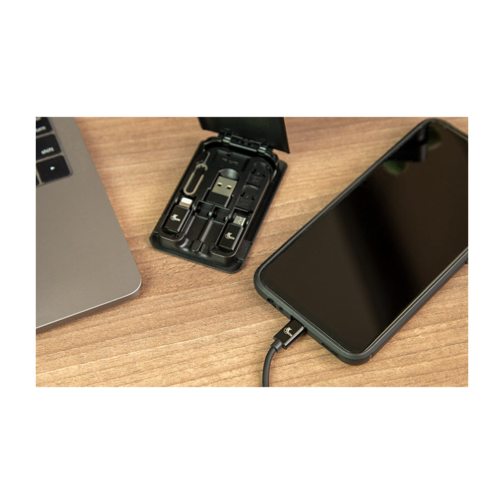 Xtech Estuche Portátil Multifuncional con USB | USB C | Micro USB | Lightning