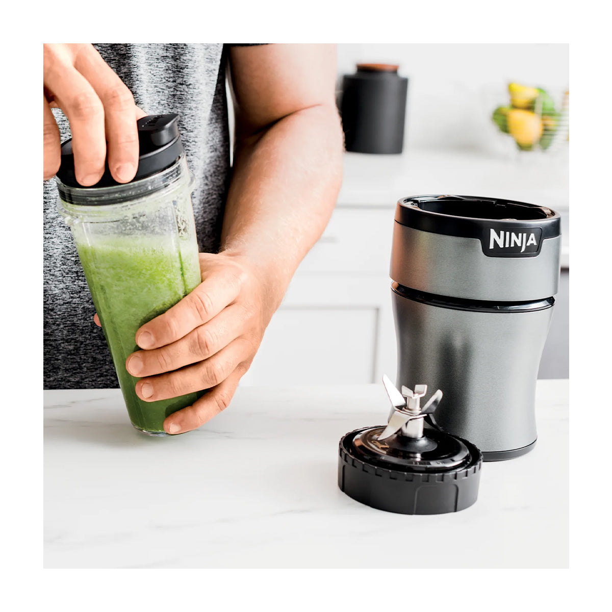 Ninja Nutri-Blender Licuadora / Extractor de Nutrientes Personal Automática | 8 Piezas | 0.5L | 700W | Plateado