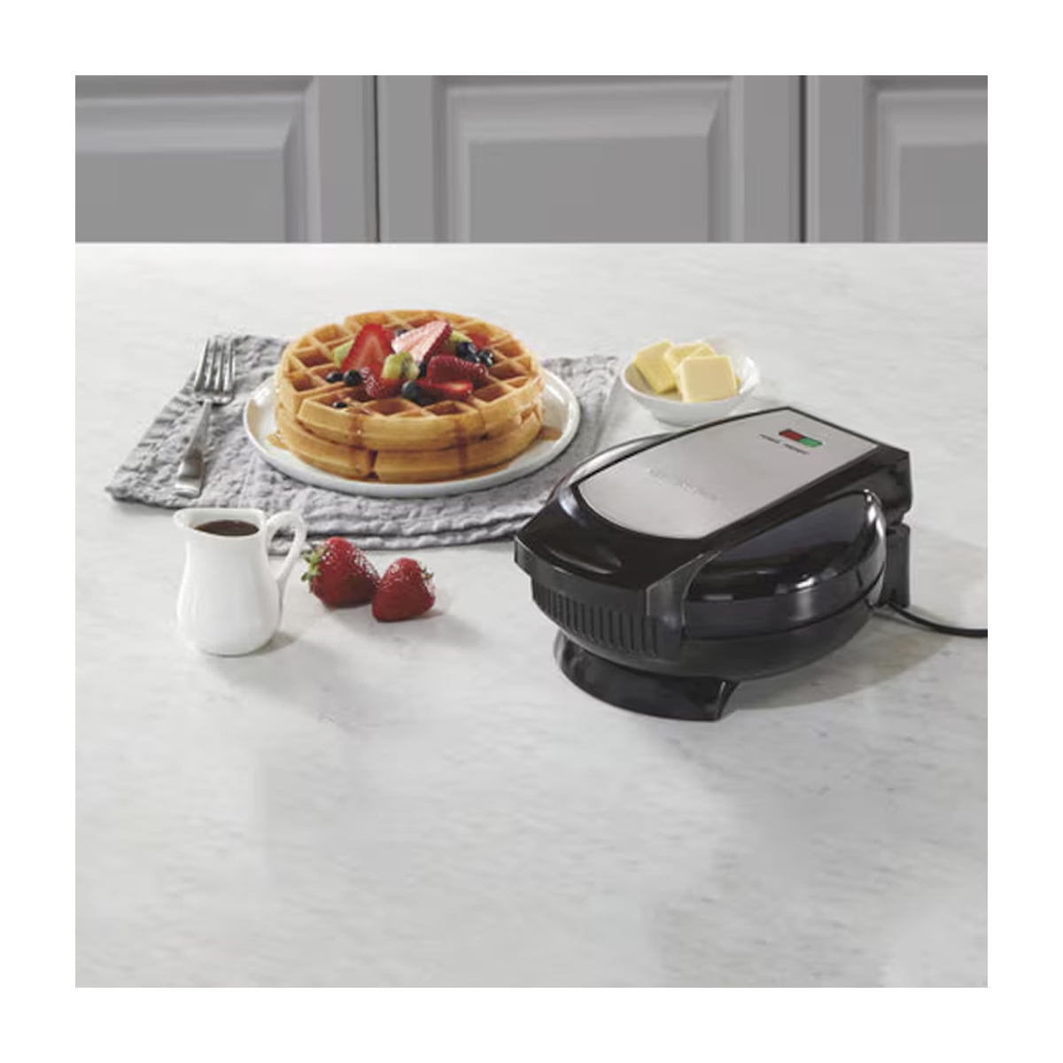 Hamilton Beach Waflera | Estilo Belga | Superficie Antiadherente | Rápido & Facil de Usar | Negro