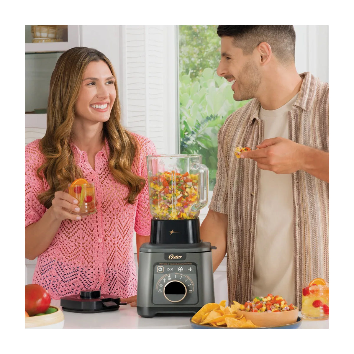 Oster BLSTXTXG013 Xpert Series Licuadora Profesional de 5 Velocidades | Boroclass | Tecnología Reversible | Función de Calentamiento para Sopas y Salsas | 2.5L | 2200W | Negro
