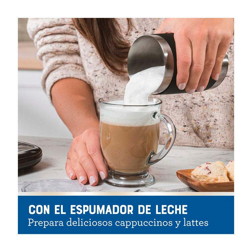 Oster Cafetera Latte 4-en-1 de 22oz | Espumador Integrado | Sistema de Medición | Sistema Profesional | Negro
