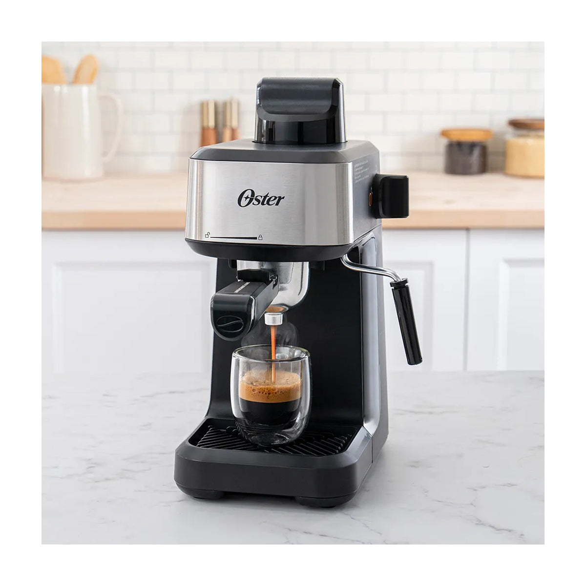 Oster BVSTEM3300 Cafetera de 4 Tazas | Vapor a Presión | Espresso y Cappuccino | Negro