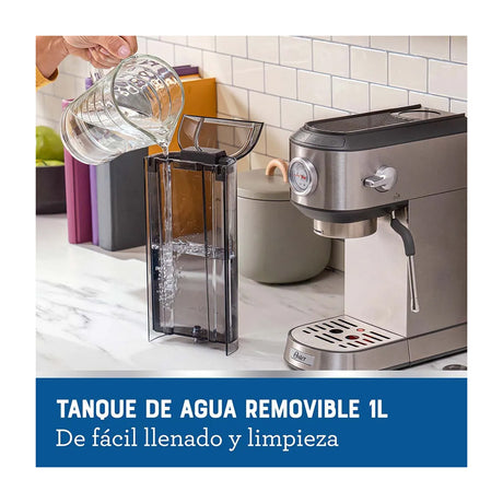 Oster BVSTEM7200 Cafetera de 4 Tazas | 15 Bares | Espresso y Capuccino | Sistema Espumador | Plateado