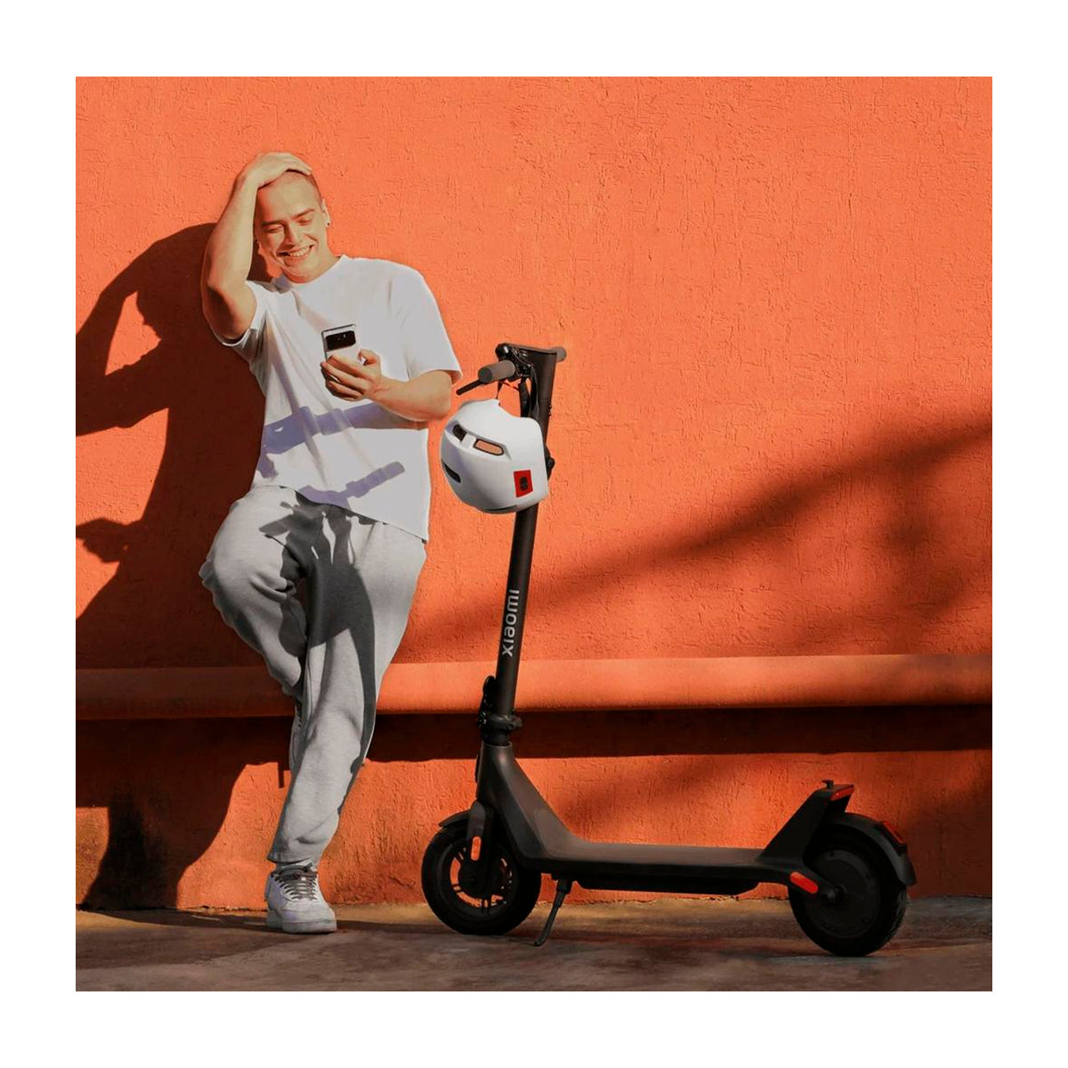 Xiaomi 4 Lite (2nd Gen) Scooter Eléctrico | 3 Modos de Conducción | Autonomía hasta 25km | Sistema de freno doble | Neumáticos de 10" | Negro