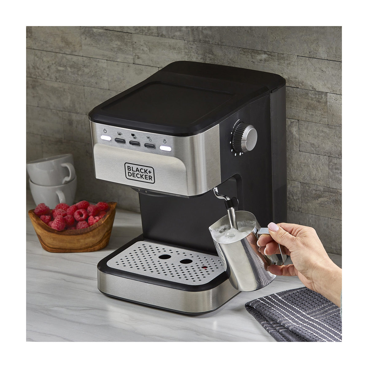 Black & Decker Cafetera de 25 Tazas | Espresso y Capuccino | 20 Bares | Tubo de Vapor | Negro Plateado