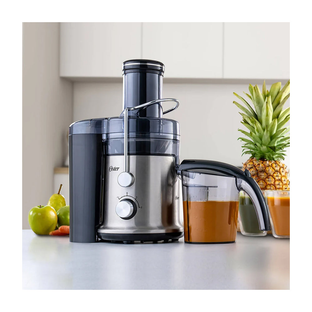 Oster FPSTJE320S  Extractor de Jugo | 1.25L | Colector de Pulpa | 600W | Negro