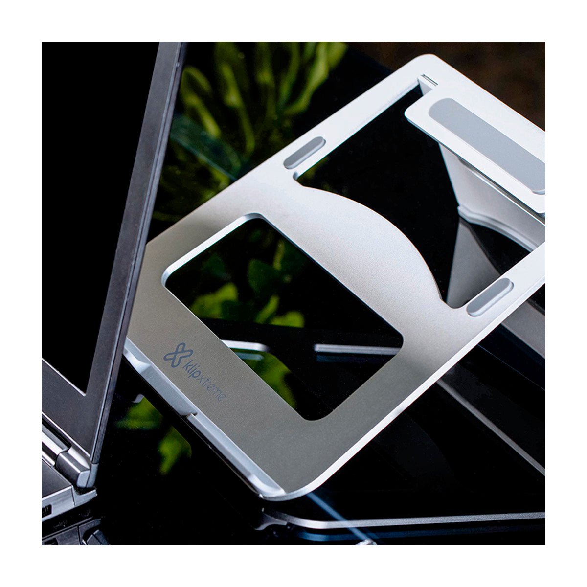 Klip Xtreme Soporte para Laptops Podium | Plegable | Aluminio| Hasta 15.6"