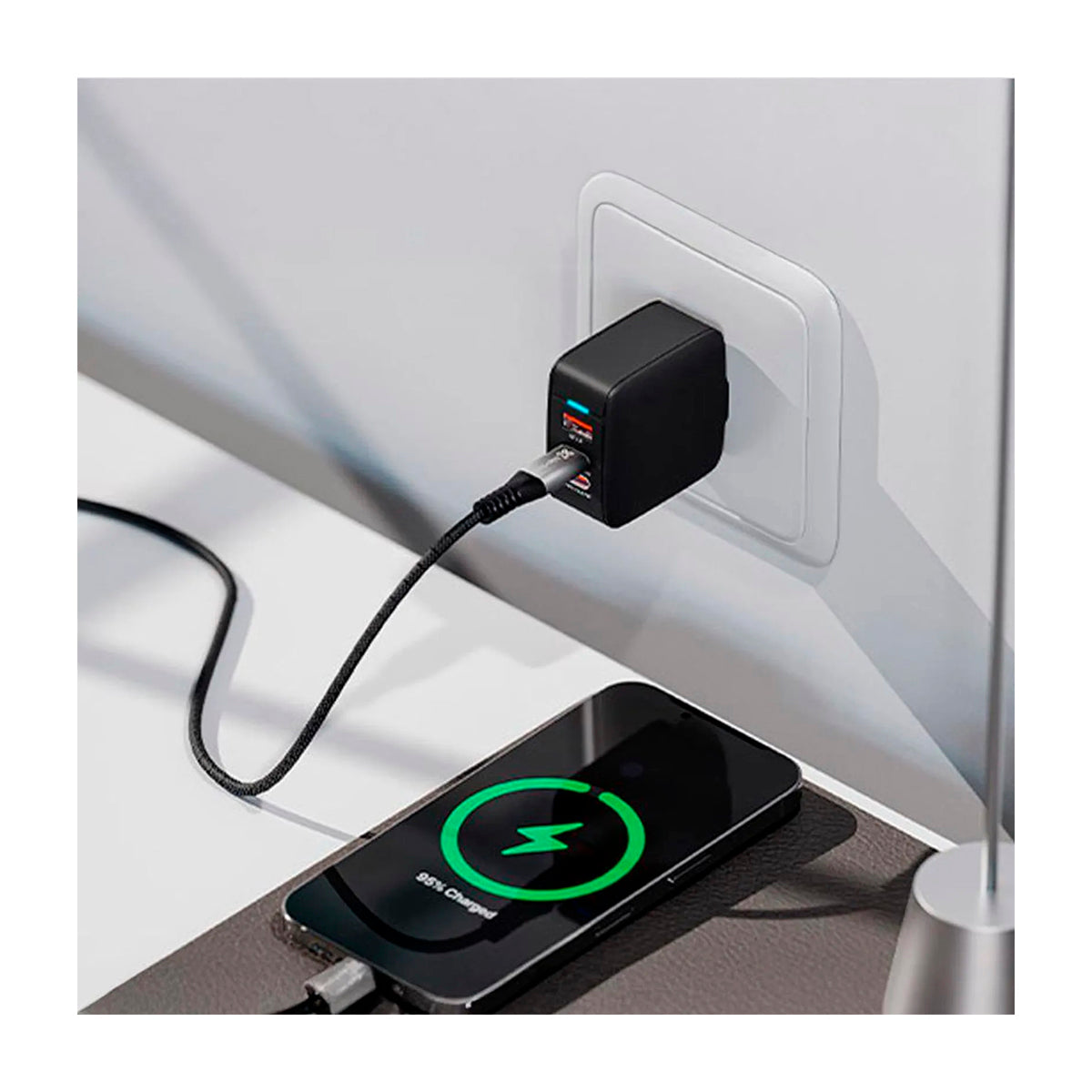 Klip Xtreme Adaptador de Corriente de Pared | 3 puertos | Tecnología GaN | Indicador LED | Negro