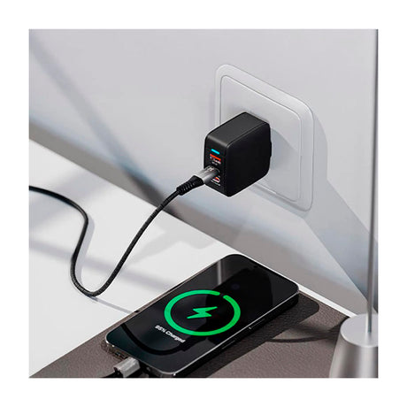 Klip Xtreme Adaptador de Corriente de Pared | 3 Puertos | Tecnología GaN | Indicador LED | Negro