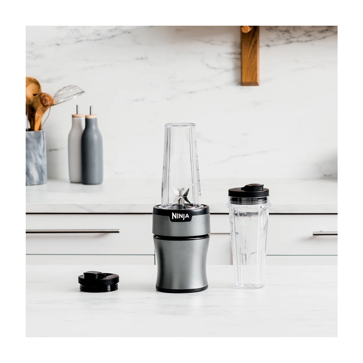 Ninja Nutri-Blender Licuadora / Extractor de Nutrientes Personal Automática | 8 Piezas | 0.5L | 700W | Plateado