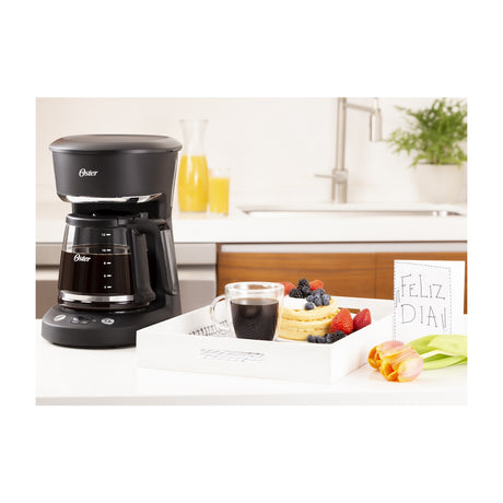 Oster BVSTDCP12B Cafetera de 12 Tazas | Programable | Pantalla LED | Filtro Lavable Permanente | Canasta Removible | Negro