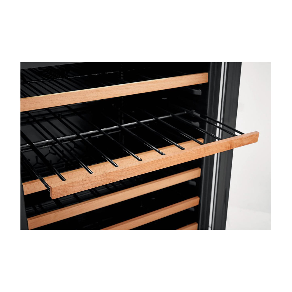 Frigidaire Vinera Empotrable de Compresor de 52 Botellas | Rejillas de Madera Deslizables
